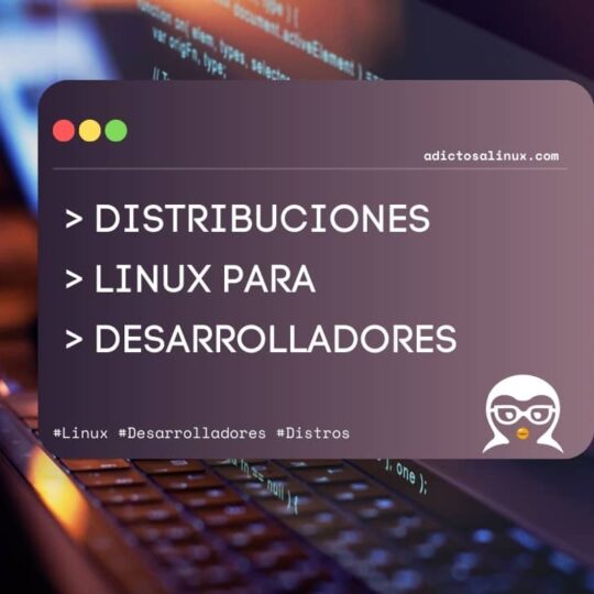 Imagen de un portátil con código en la pantalla, destacando las mejores distribuciones Linux para desarrolladores.
