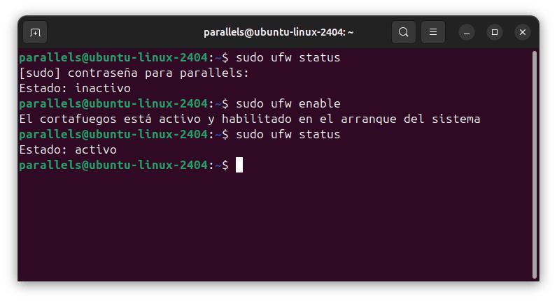 Terminal de Ubuntu mostrando el uso del comando sudo ufw status para verificar y activar el cortafuegos del sistema.